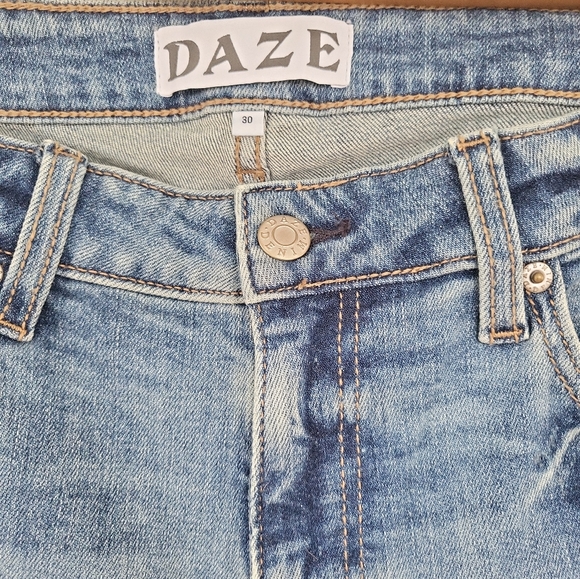 Women's Daze Mid Rise Flare Leg Jeans Size 30 - Picture 6 of 7